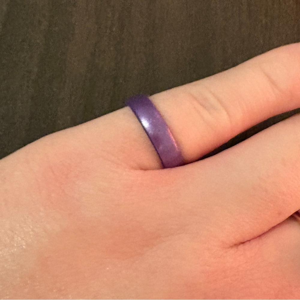 Enso Purple Amethyst Silicone Ring - size 4 thin width - gently used!